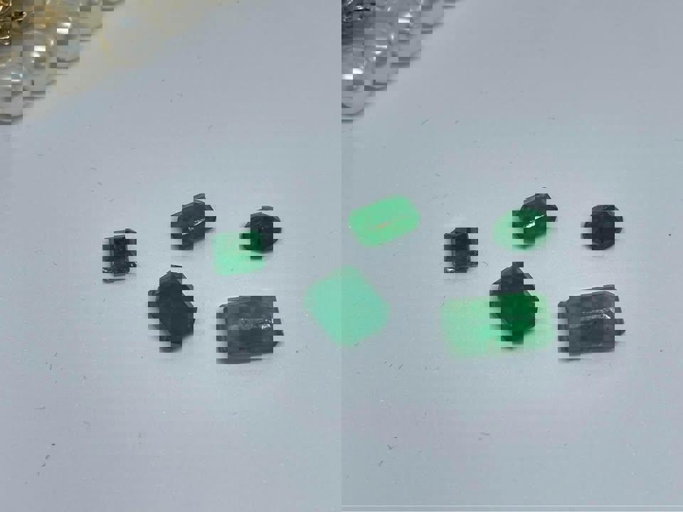 2.6 ct 0.9 ct 1.05 ct 1 ct 3.1 ct natural Colombia emerald with certificates