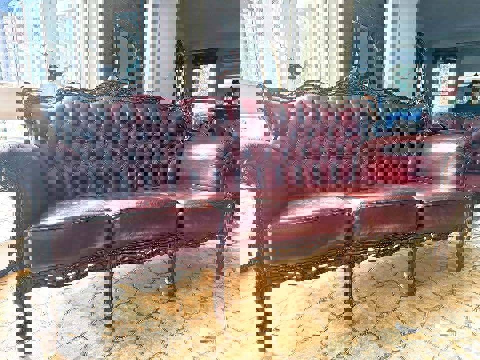 Luxurious Vintage Leather Lounge Suite still perfect condition 7 seats