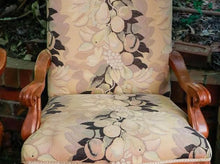 Load image into Gallery viewer, single sofa armchairs antique chair large sofa vintage armchairs
