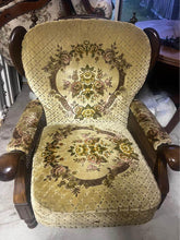 Load image into Gallery viewer, Antique sofa set with matching coffee table excellent condition
