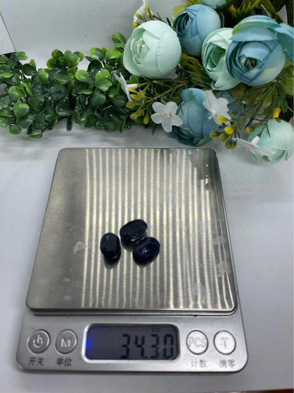 High-Quality Natural Sapphire Gemstone - Deep Blue Oval Cut 12ct!