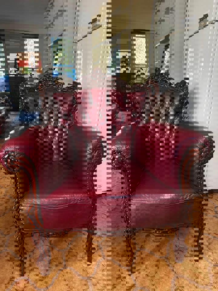 Luxurious Vintage Leather Lounge Suite still perfect condition 7 seats