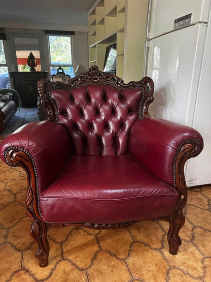 Luxurious Vintage Leather Lounge Suite still perfect condition 7 seats