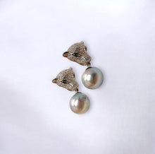 Load image into Gallery viewer, S925 Leopard Heads Tahitian Pearl Earrings with certificate
