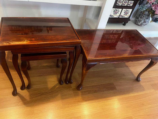 A nest table’s excellent condition 4 items